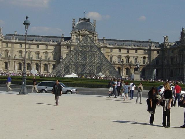 Paris-Musee+de+Louvre_small